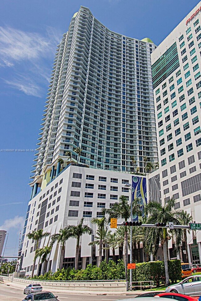 Building Photo - 185 SW 7th St Unit 4106 Rental