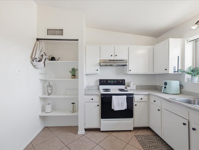 Photo - 1808 E Miles St