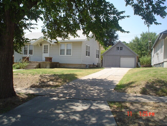 Cozy Cavern - 713 Main St House