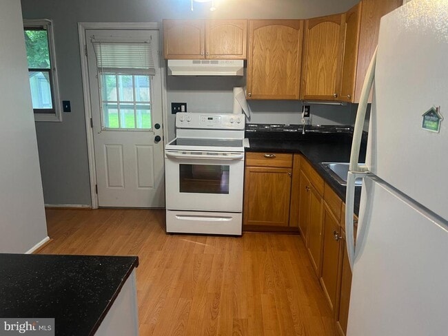 Photo - 211 N Brownleaf Rd