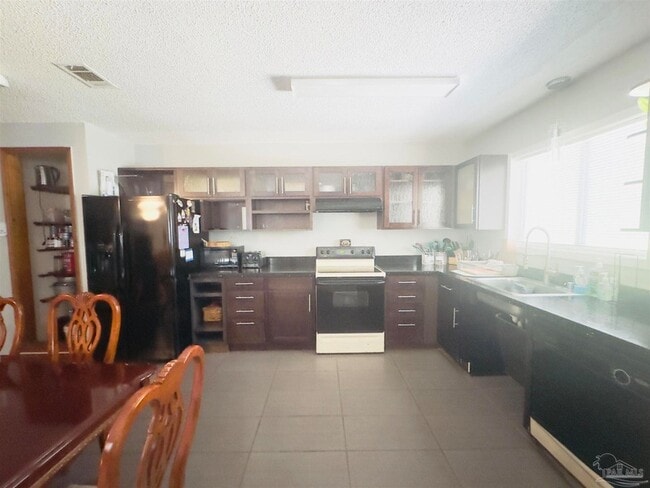 Photo - 581 Calhoun Ave