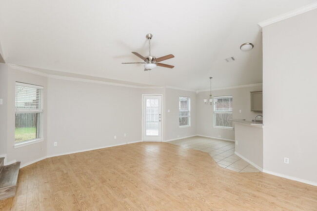 Photo - 2104 Deniro Dr