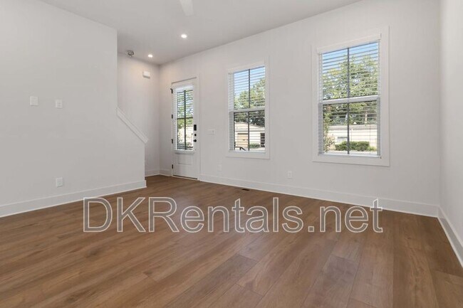 Photo - 964 N Circle Dr NW