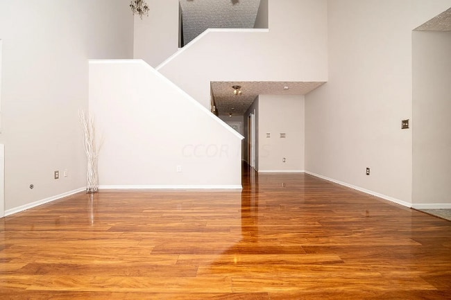 Photo - 1562 Sargas St