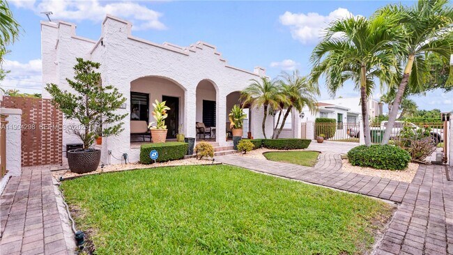 Building Photo - 2271 SW 25th St Unit 2271