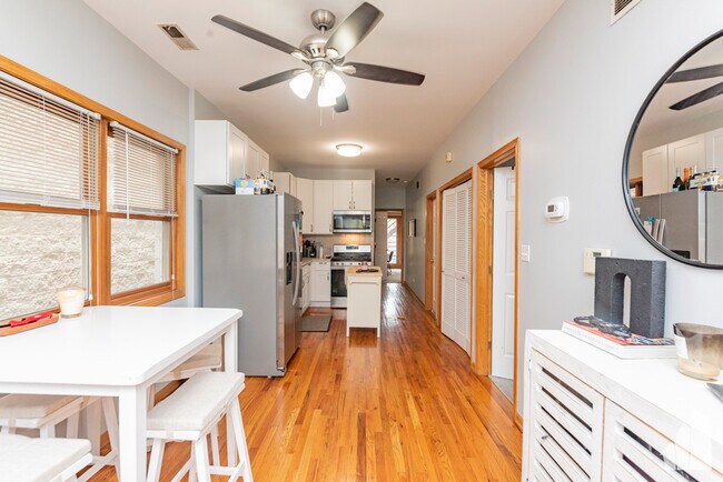 Photo - 844 N Wood St Unit 2