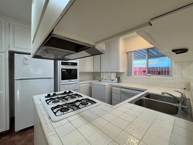 Photo - MOVE IN READY 3+2 home in Northridge with RV access, appliances included + central air!!