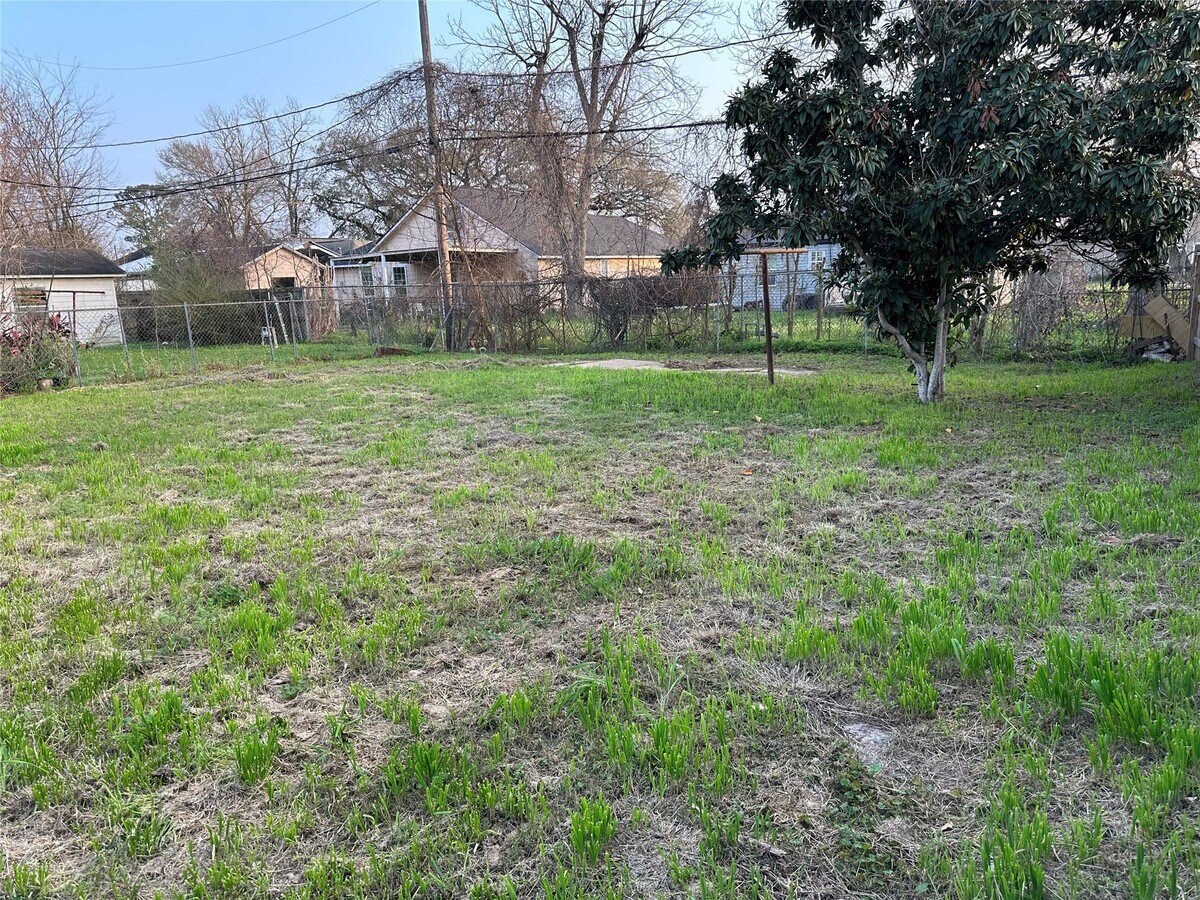 Photo - 4504 Kingsbury St