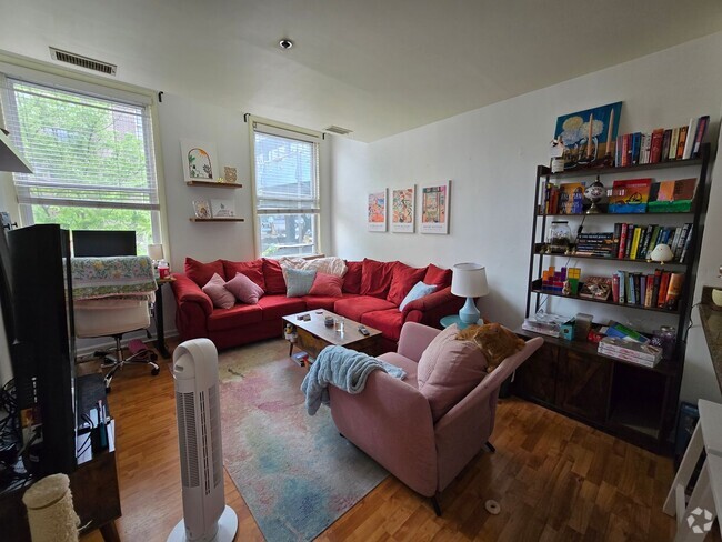 Building Photo - DELIGHTFUL OLDE CITY ONE BEDROOM APARTMENT