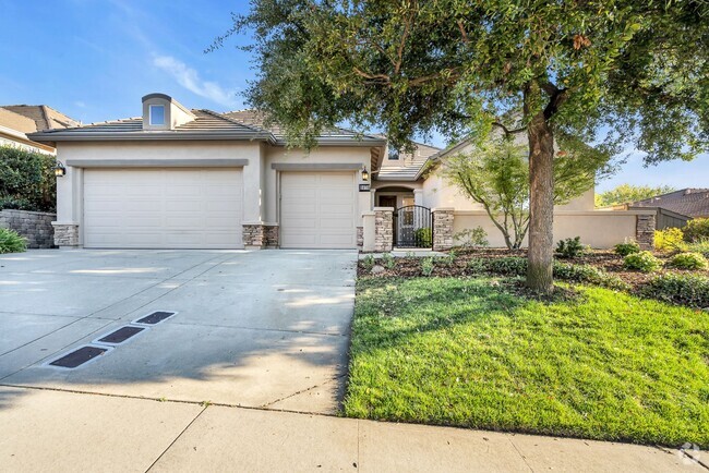 Building Photo - Gorgeous Single Story Home with a Sparklin...