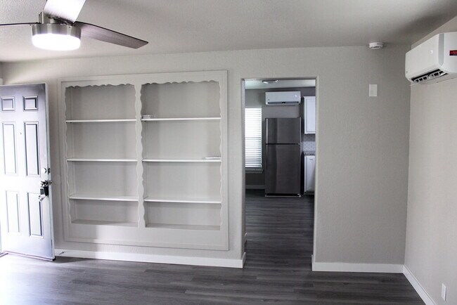 Photo - "Beautifully Updated Open-Concept Studio w... Unidad B