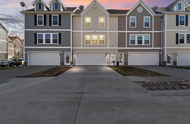 Photo - 3007 SW Sharmin Ln