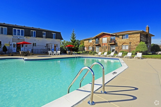 Pool - River Crest Arms Apartments