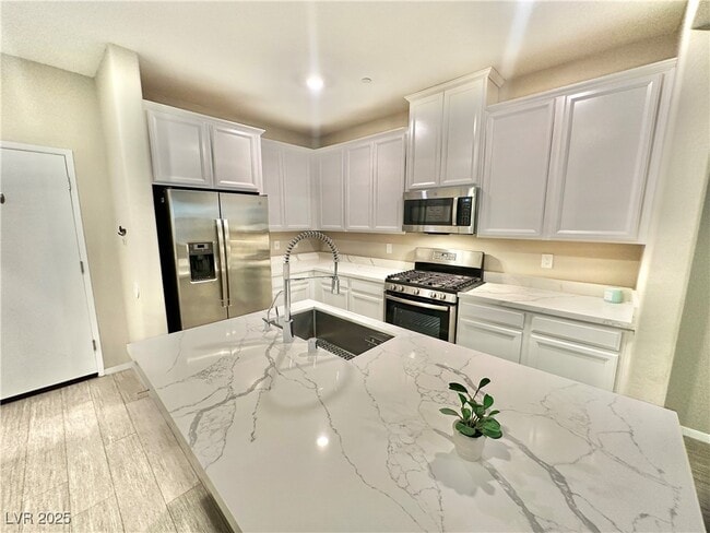 Building Photo - 49 Alamere Falls Dr Rental