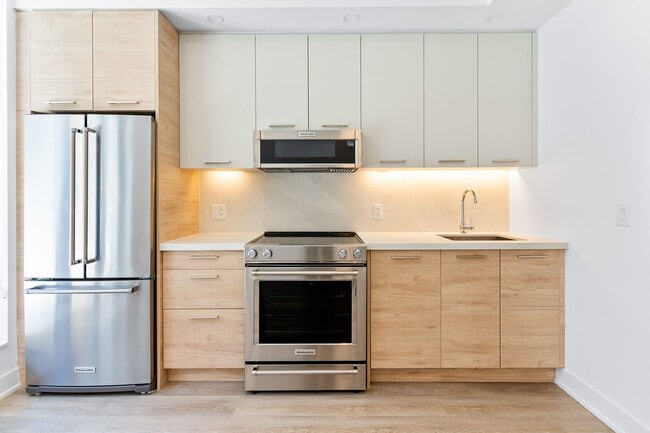 Photo - 200 Redpath Ave