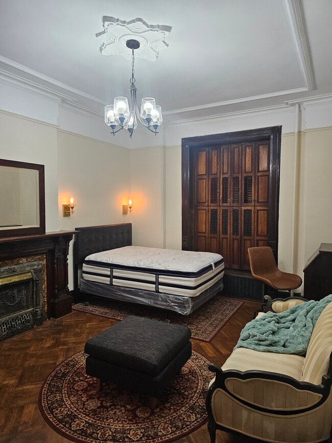 Building Photo - 198 Hancock St Unit Architectural Gem Rental