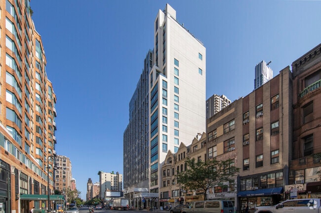 214 W 72nd St New York, NY 10023 - Parker West