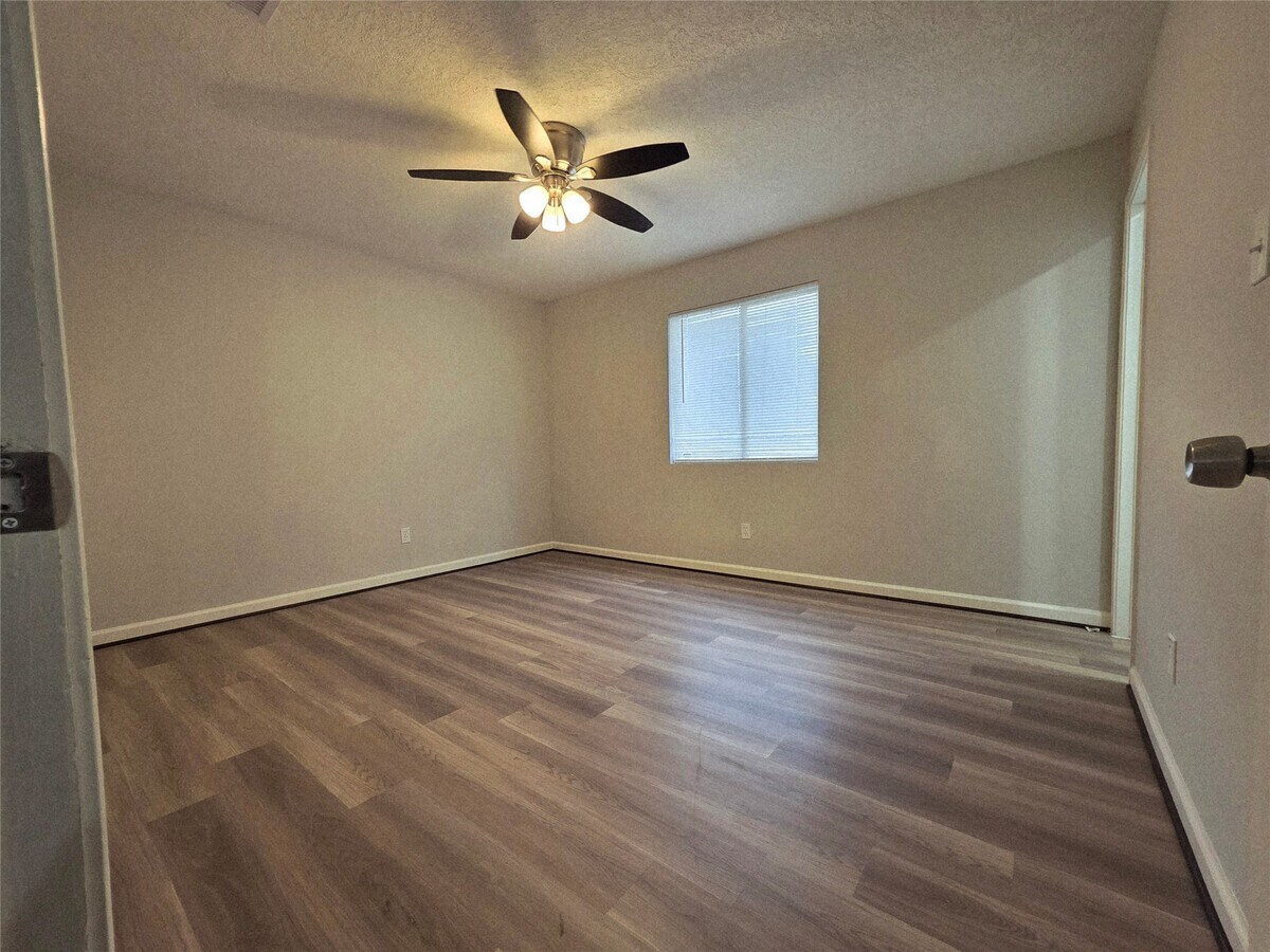 Photo - 9713 Yuma St