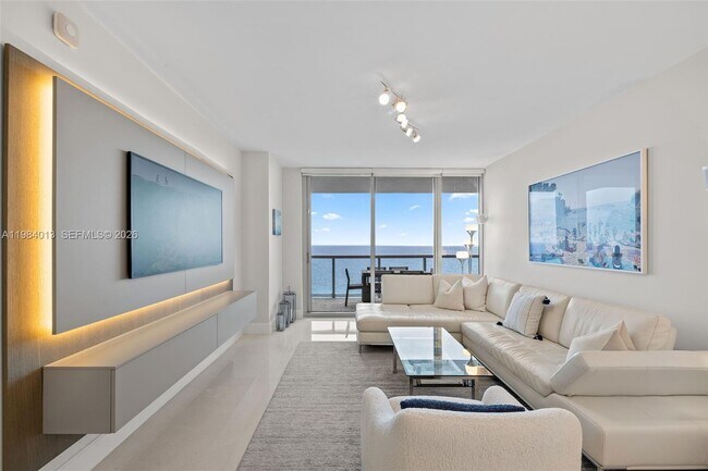 Building Photo - 6799 Collins Ave Unit 1404