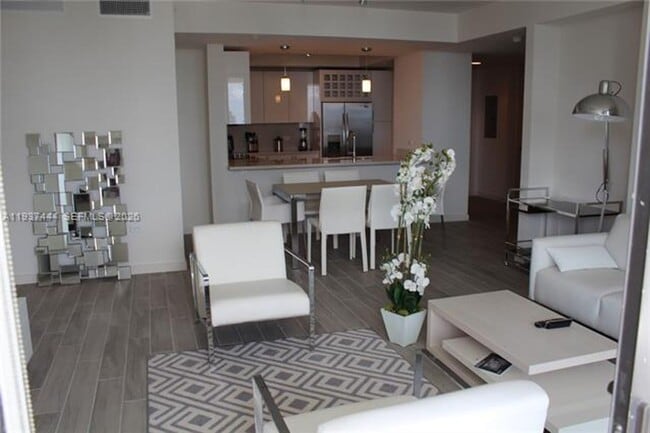 Photo - 999 SW 1st Ave Unidad 999 SW 1st Ave  2817