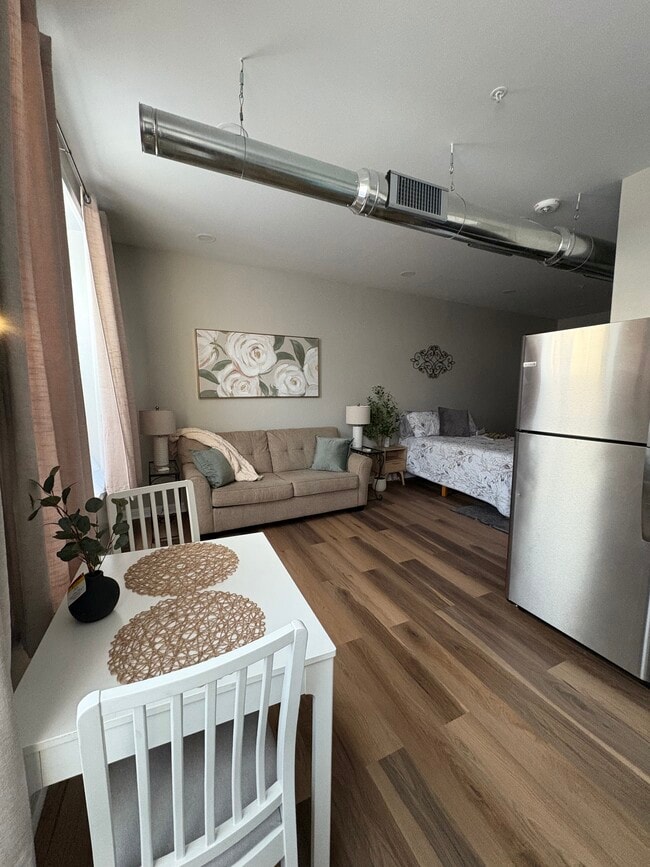 Photo - 111 E Main St Unidad APT A