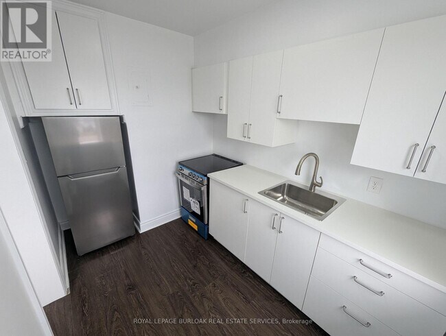 Photo - 849 Brant St