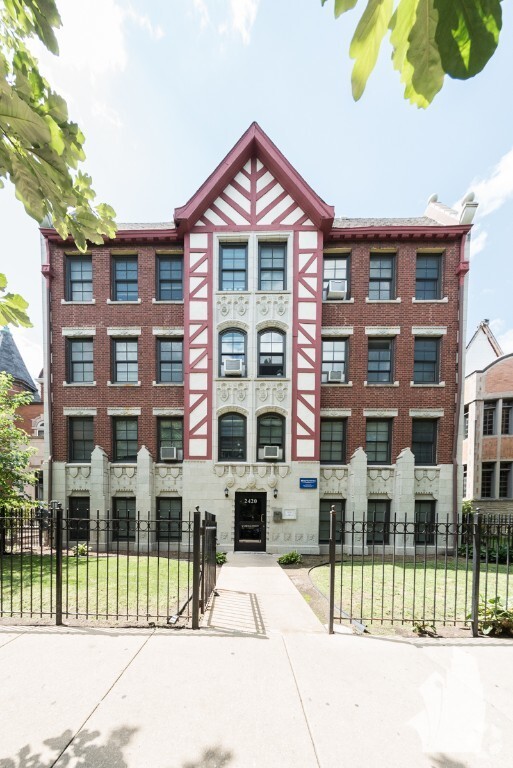Building Photo - 2420 N Kedzie Blvd Rental