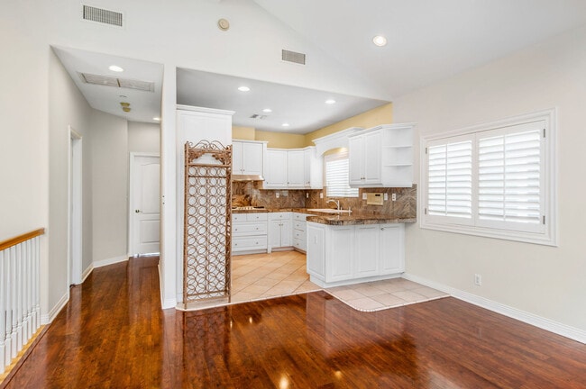 Photo - 1720 Carlson Ln