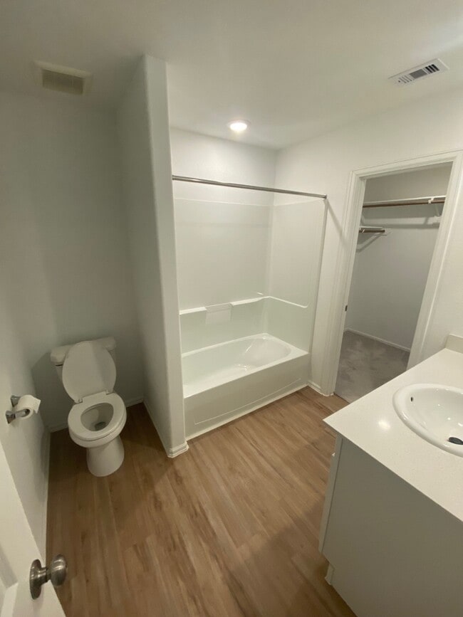 Photo - 1411 Las Cuevas Dr