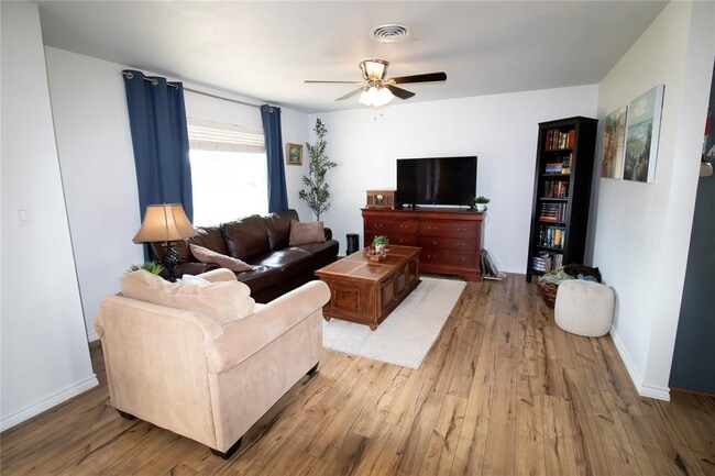 Photo - 713 W Oriole St