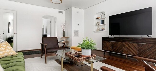 Building Photo - Luxury Living near the Heart of Downtown B... Rental