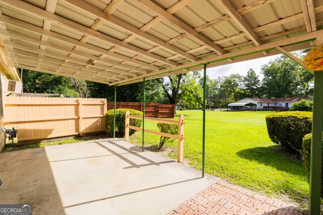 Photo - 107 Saxon Pl