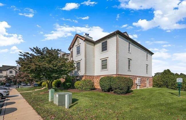 Photo - Well maintained condo in established Frederick neighborhood available mid April!