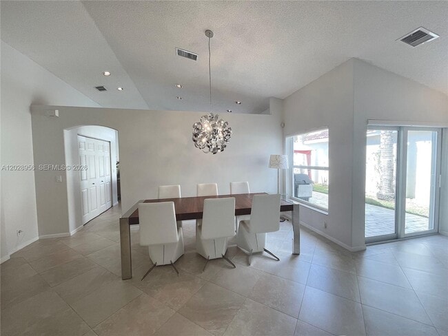 Photo - 4923 SW 33rd Way