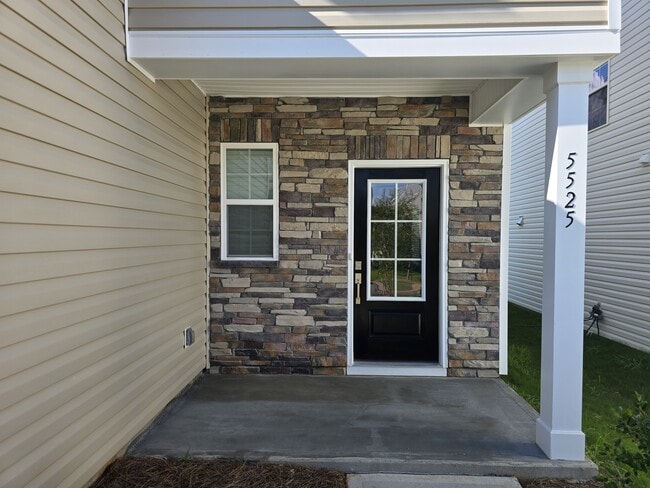 Photo - 5525 Hydrangea St
