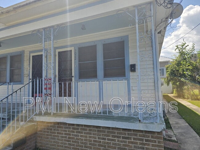 Photo - 3022 Serantine St