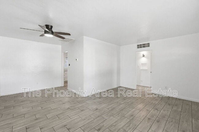 Photo - 2245 E Flower St