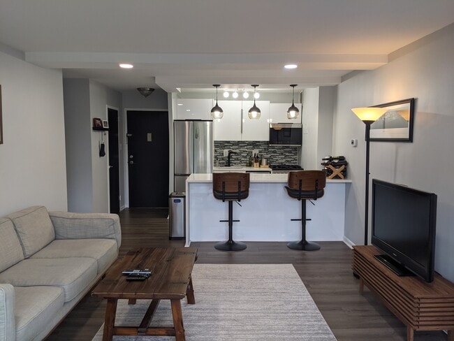 Living Area - 2500 N Van Dorn St Unit 510