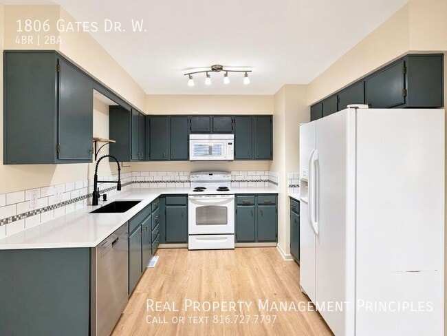 Photo - 1806 Gates Dr W