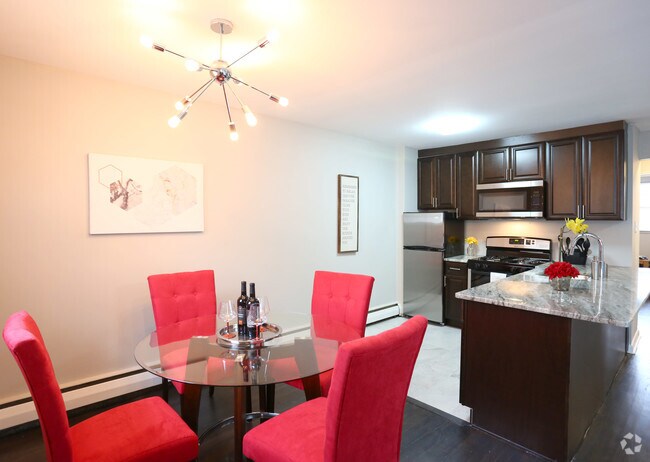 Dining Area - Fallsview Gardens
