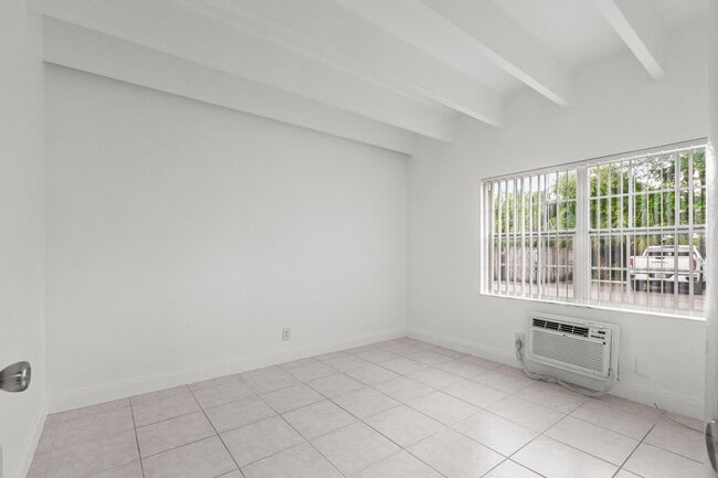 Photo - 330 NW 20th St Unit Apt 104