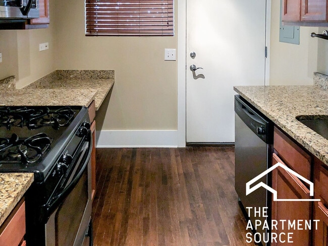 Photo - 1849 W Cornelia Ave Unit 1