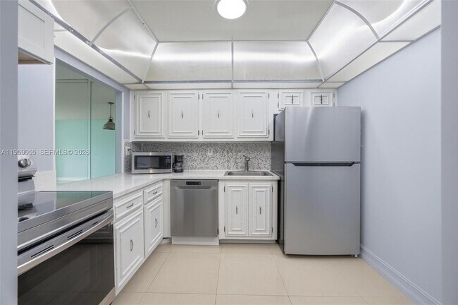 Photo - 800 Parkview Dr Unit 506