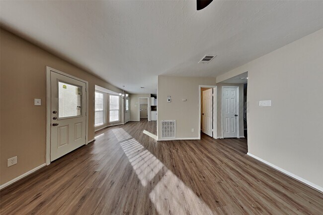 Photo - 16923 Poplar Hill St