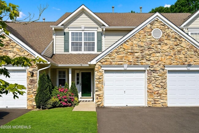 Building Photo - 702 Carnation Dr
