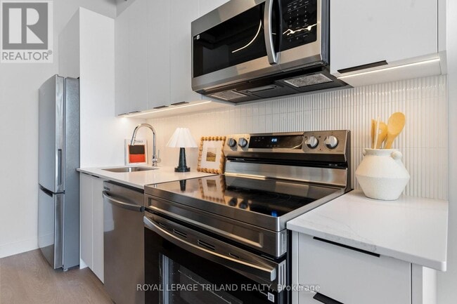 Photo - 685 Richmond St Unit 307