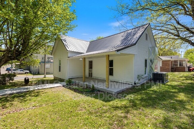 Photo - 300 W Railroad St