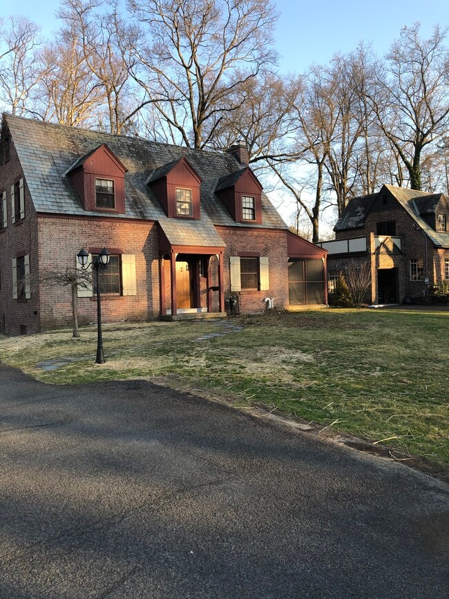 Building Photo - 10 Darroch Rd