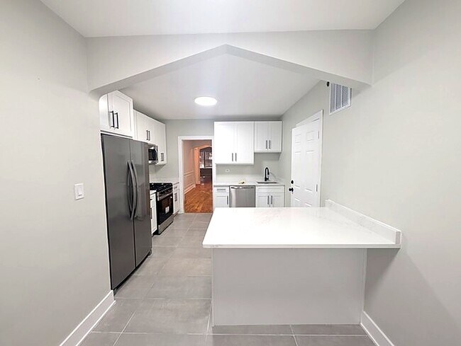 Photo - 5801 N Richmond St