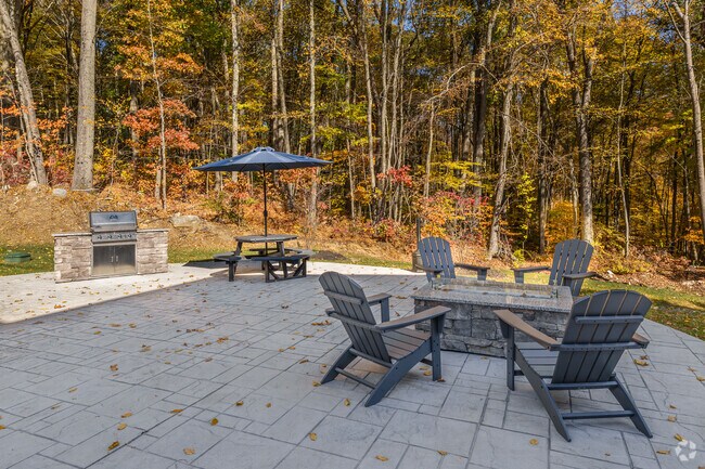 Patio exterior y cocina - The Village